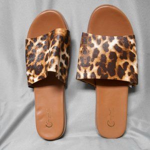 NWOT C Comfort EST. 1946 animal print sandals 11